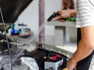 É Recomendado Lavar o Motor do Carro